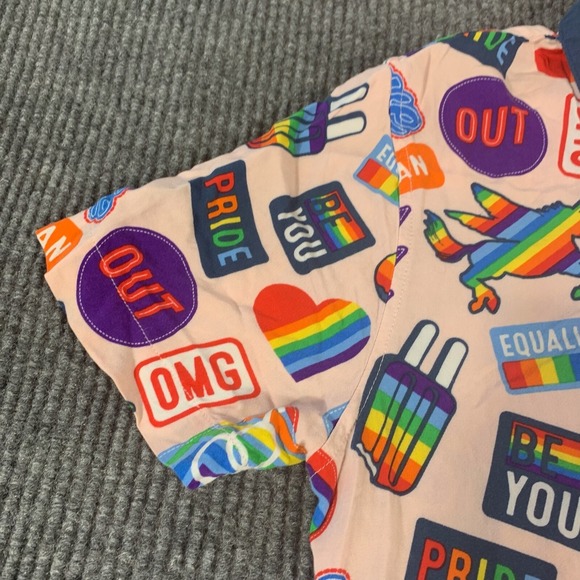 Trinity Collective Shirt Mens Small Pink Button Up Camp Pride Love Peace Rainbow - Picture 5 of 14